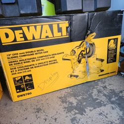 DEWALT
15 Amp Corded 12 in. Double Bevel Sliding Compound Miter Saw with XPS technology, Blade Wrench and Material Clamp