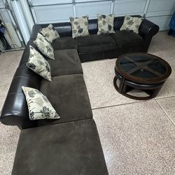 Sectional With Coffee Table And 2 Side Tables 