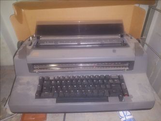 Vintage IBM Selectric IL Electric Typewriter