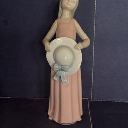 Lladro - Girl With Hat 
