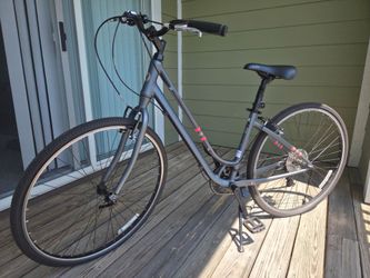 Liv Flourish 4 Bike – Excellent Condition + Pump & Lock