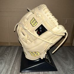 Wilson A2000 11.5 Inch Infield Baseball Glove