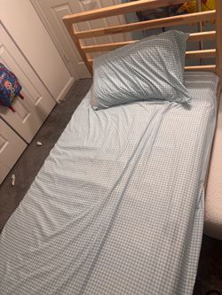Twin bed