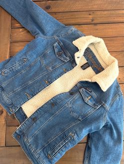 Women’s Medium Wrangler Sherpa-Lined Denim Jean Jacket