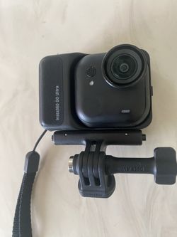 Insta360 GO Ultra in Midnight Black