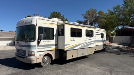 2001 Fleetwood Bounder M-36U RV