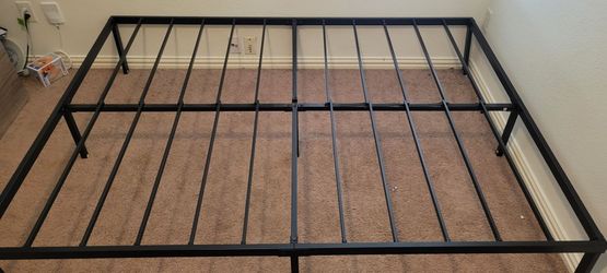 Queen size metal bedframe
