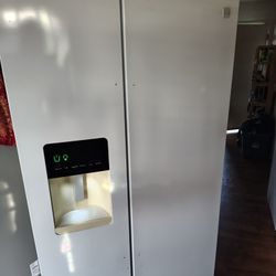 Refrigerator 