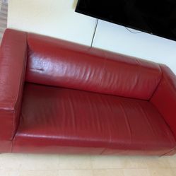 IKEA IKEA KLIPPAN 2-seat sofa in red leather or imitation leather. Rare Style. 