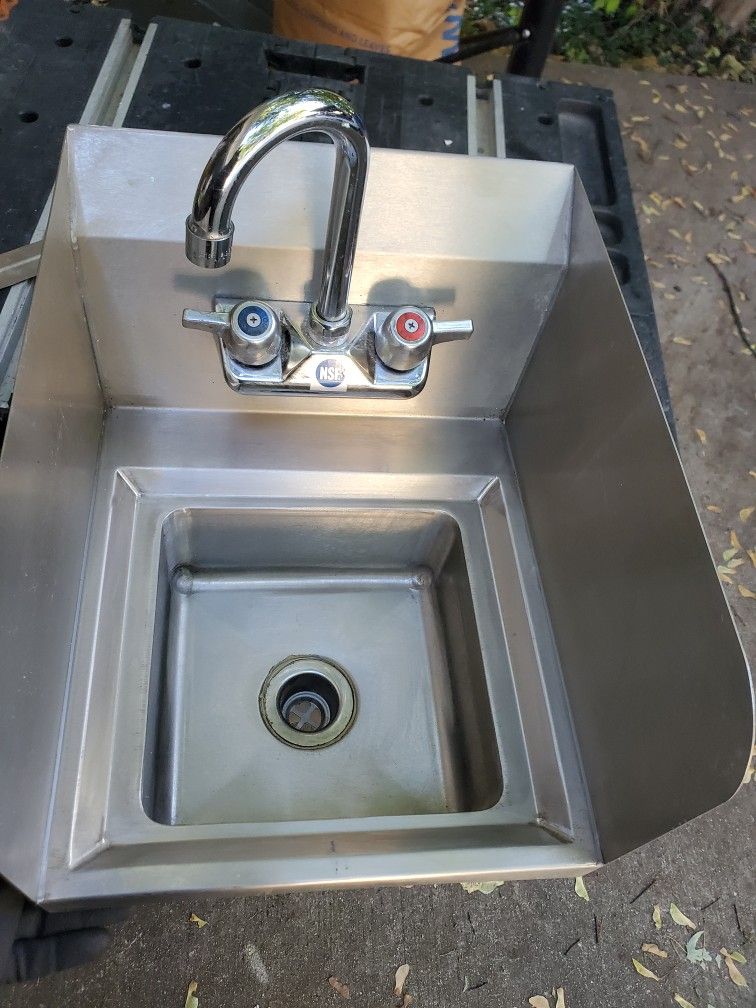 13" STAINLESS STEEL SINK with FAUCET and SPLASHGUARDS 