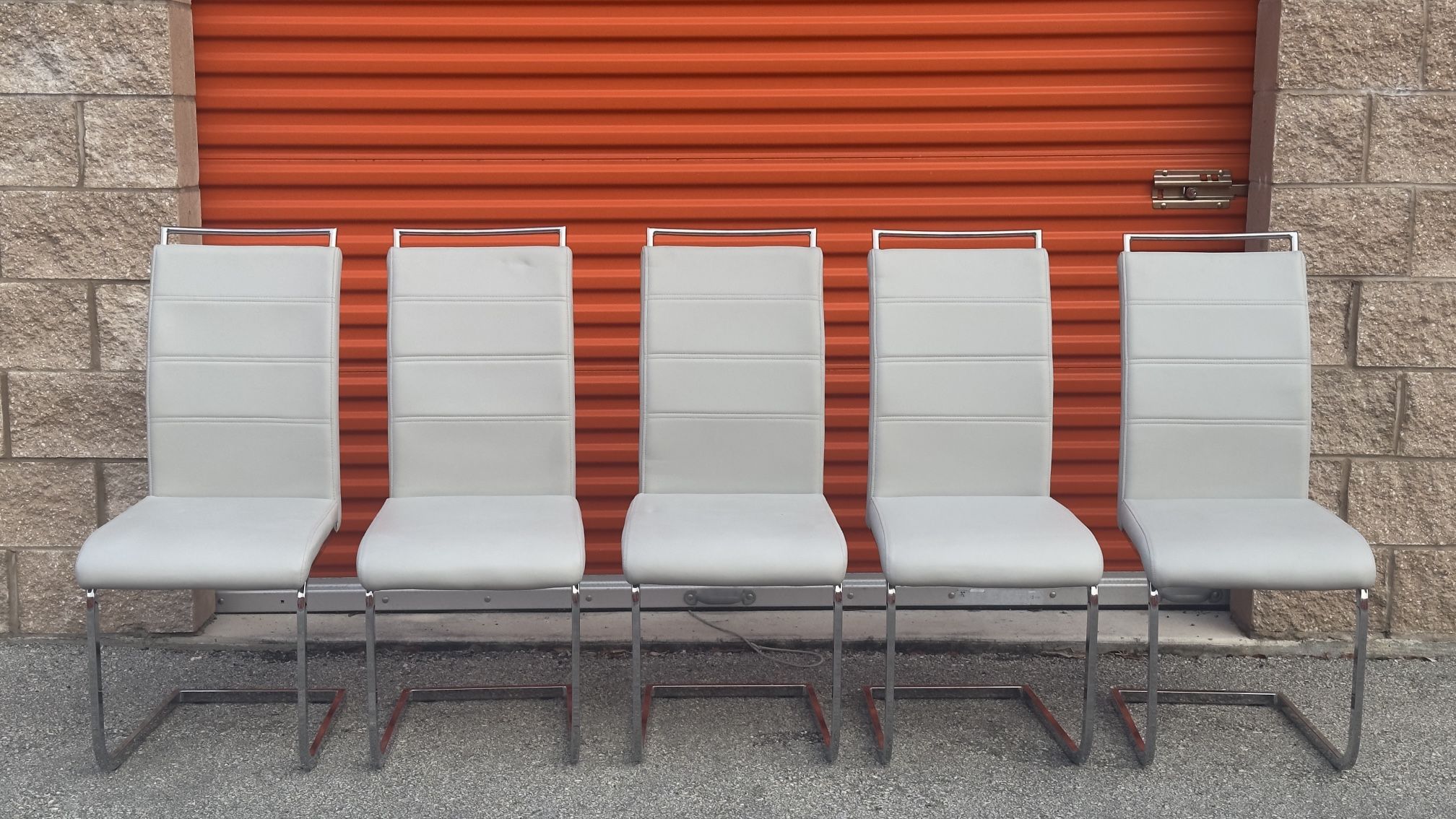 5 pieces - CRAMCO FURNITURE MANTIS DINING CHAIRS - light gray color - delivery is negotiable