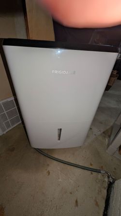 Frigidaire dehumidifier FFAD5033W1