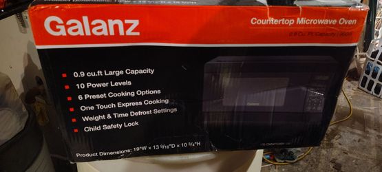 Galanz 0.9 cu.ft Countertop Microwave Oven