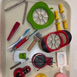 CA. ASSORTED KITCHEN DRAWER ITEMS. PRELOVED. 