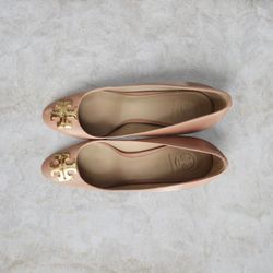 Tory Burch Perfect Gold Accent Women's Comfy HeelsNatural leather inside, out and sole - very soft and comfy. Size: 8 1/2, Heel: 3' × 1 1/2. Stable he