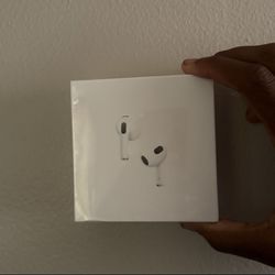 (BRAND NEW SEALED !!) AirPods Pro  3rd Generation 100$