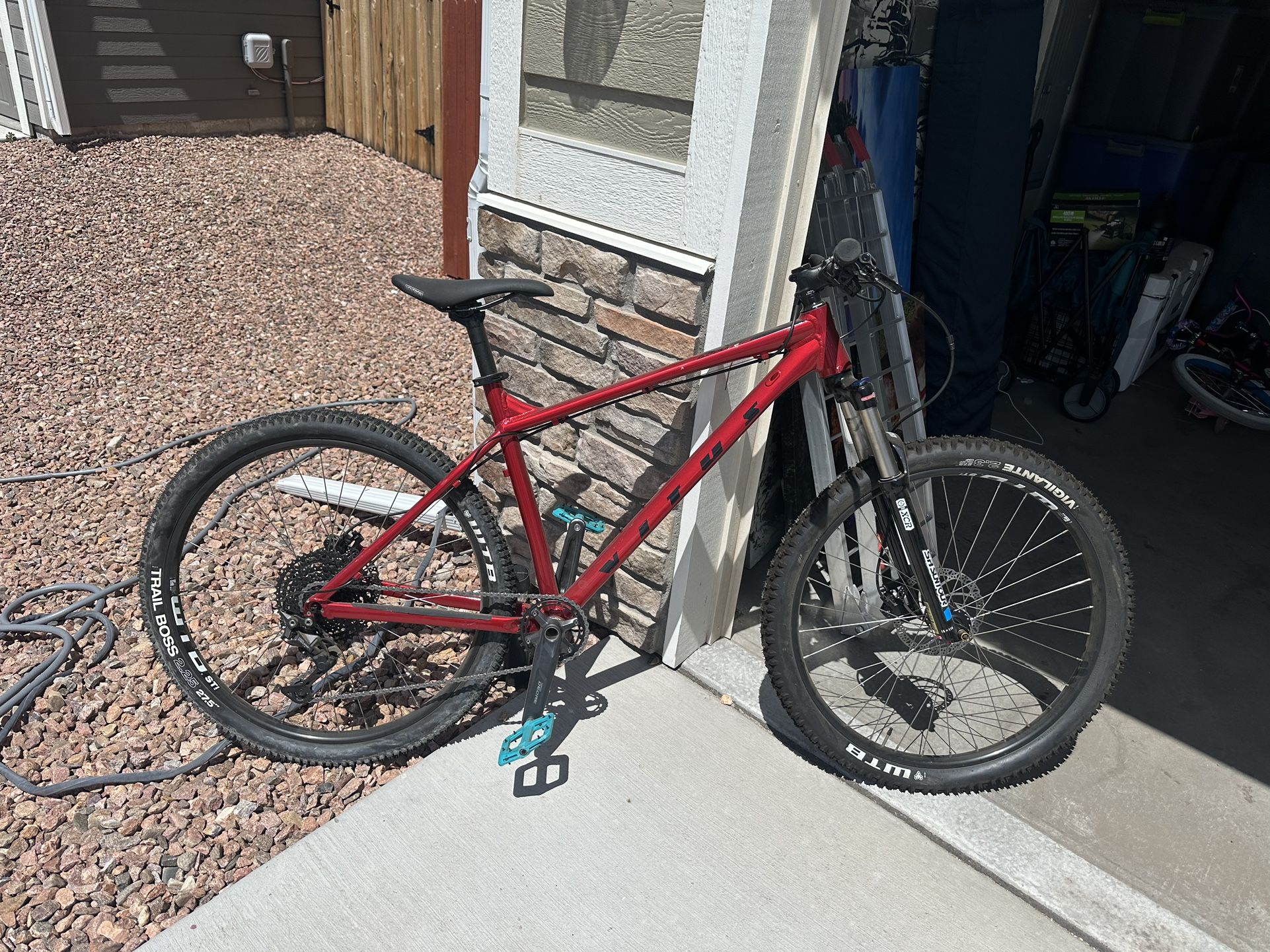 Virus Nucleus Men’s Mountain Bike Hardtail Large 27.5 Wheels