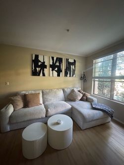 Modern Sectional Sofa – Used  CASH ONLY 💵