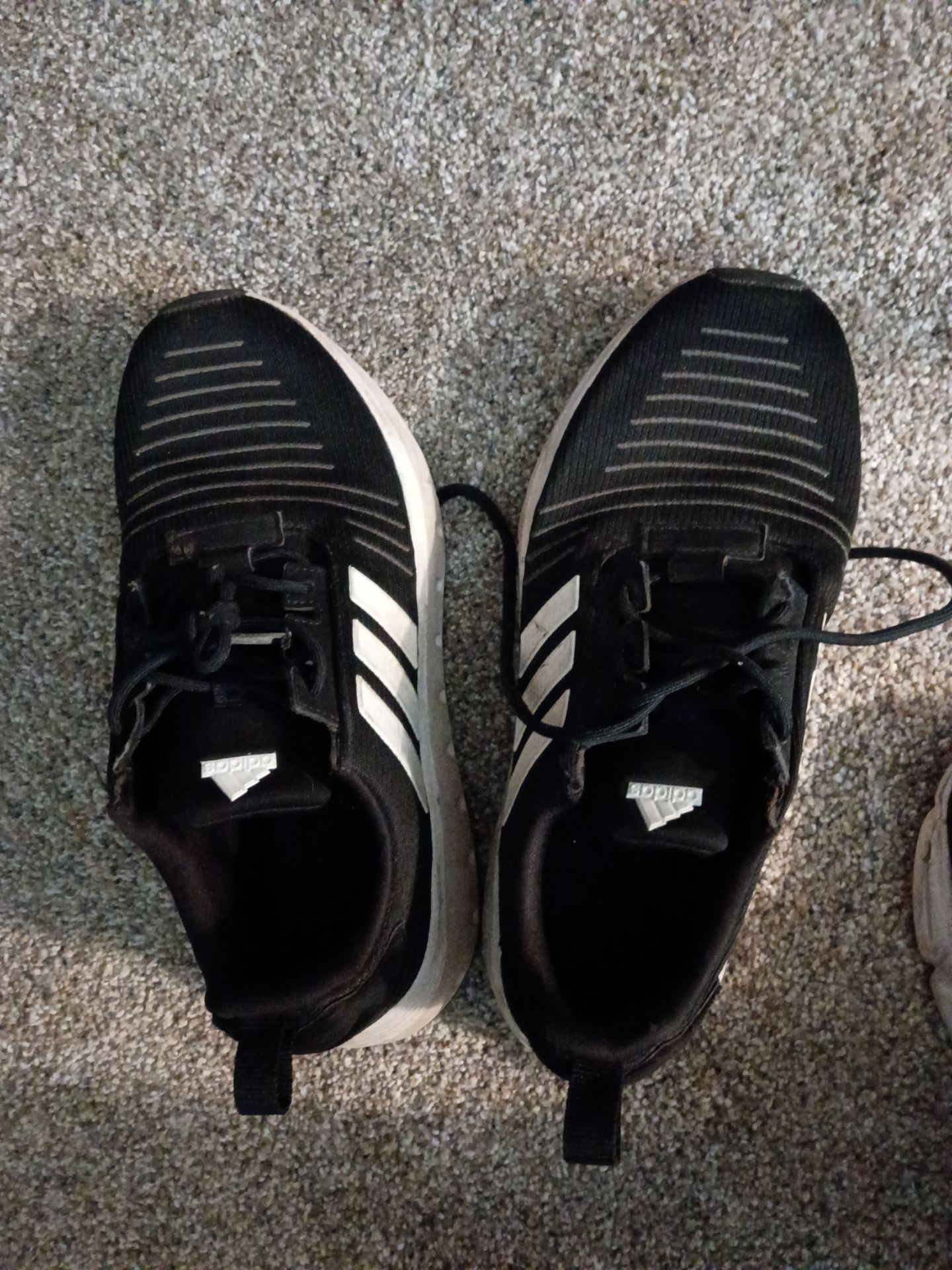 Adidas mens size 7 sneakers