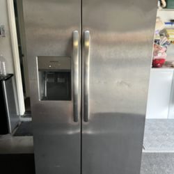 Frigidaire Refrigerator 
