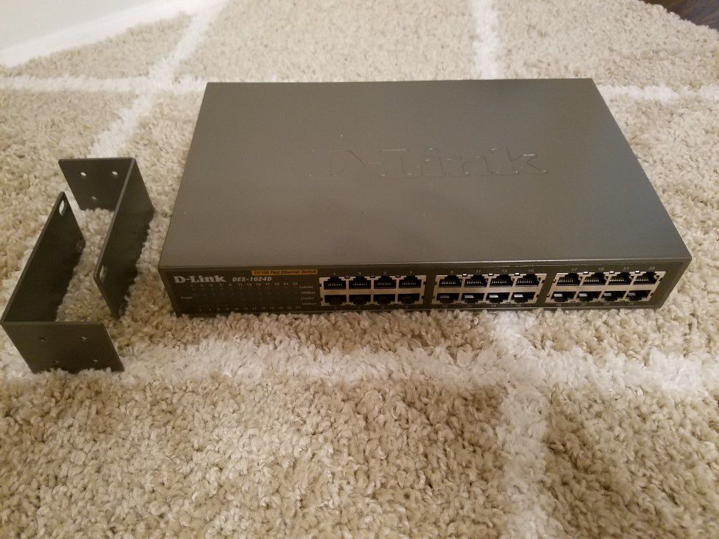 D-Link DES-1024D 24 port 10/100 rack mountable network switch
