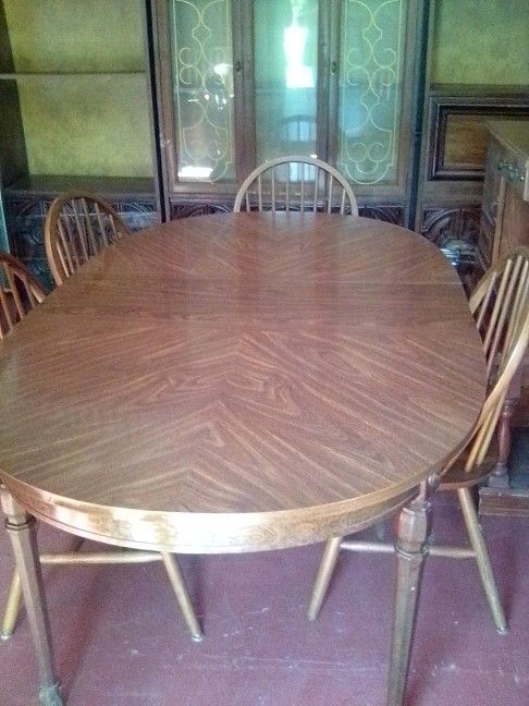 Vintage Dining Room Table and Leaf With 5 Chairs