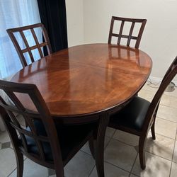 Dining  Table And 4 Chairs 