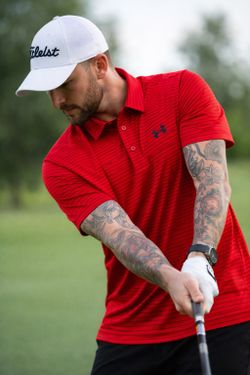 Under Armour HeatGear Polo Golf Breathable Shirt Men’s Medium Red/Blue Striped