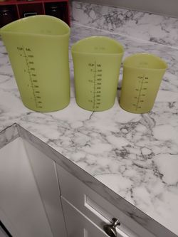 Silicone measuring cup set