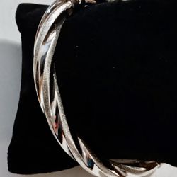Sterling Jewelry.  BEAUTIFUL STERLING BANGLE BRACELET. LIKE NEW!