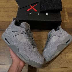 Jordan 4 Retro Kaws