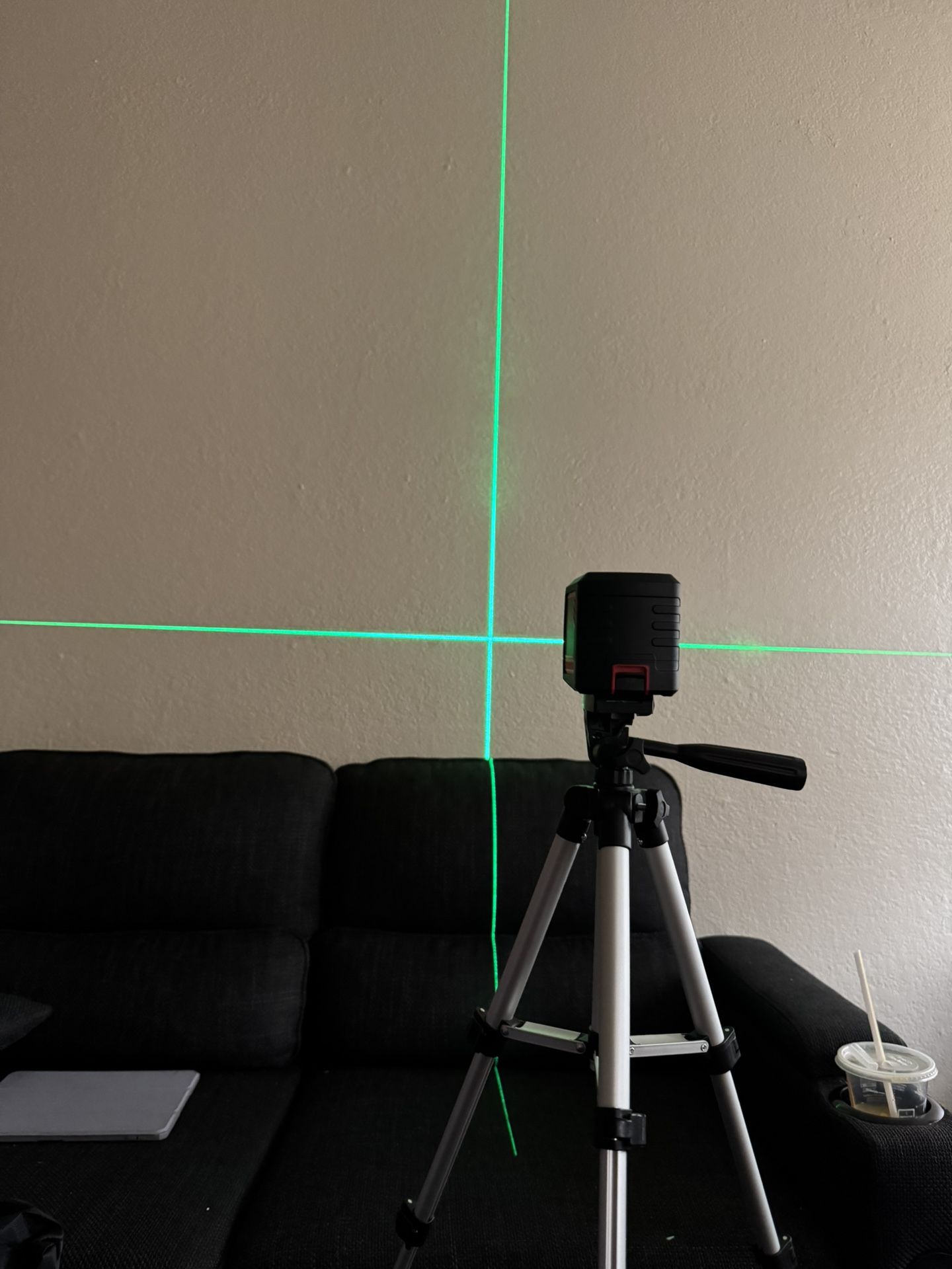 Laser Level with Tripod, 100ft Green Cross Line Self-Leveling Rotating Laser Level, 4 Brightness Settings, Manual Self-Leveling & Pulse Mode, Battery