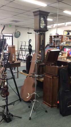 Guitar Stand Display For 6 Guitars 💵  💳  💵  Cash and Card Accepted