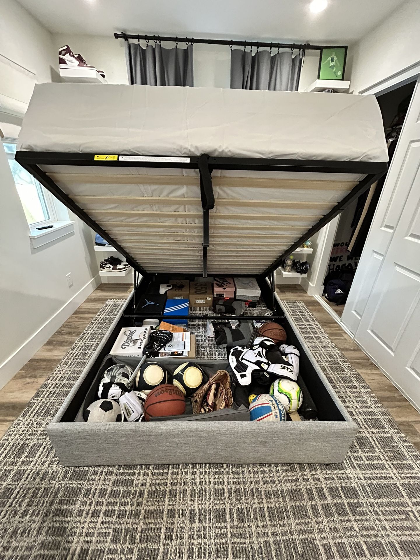 Title: Full Size Hydraulic Lift Up Storage Bed Light Grey Headboard with Memory Foam Mattress Like New