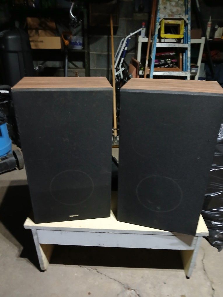 Magnavox 3 Way Speaker,s
