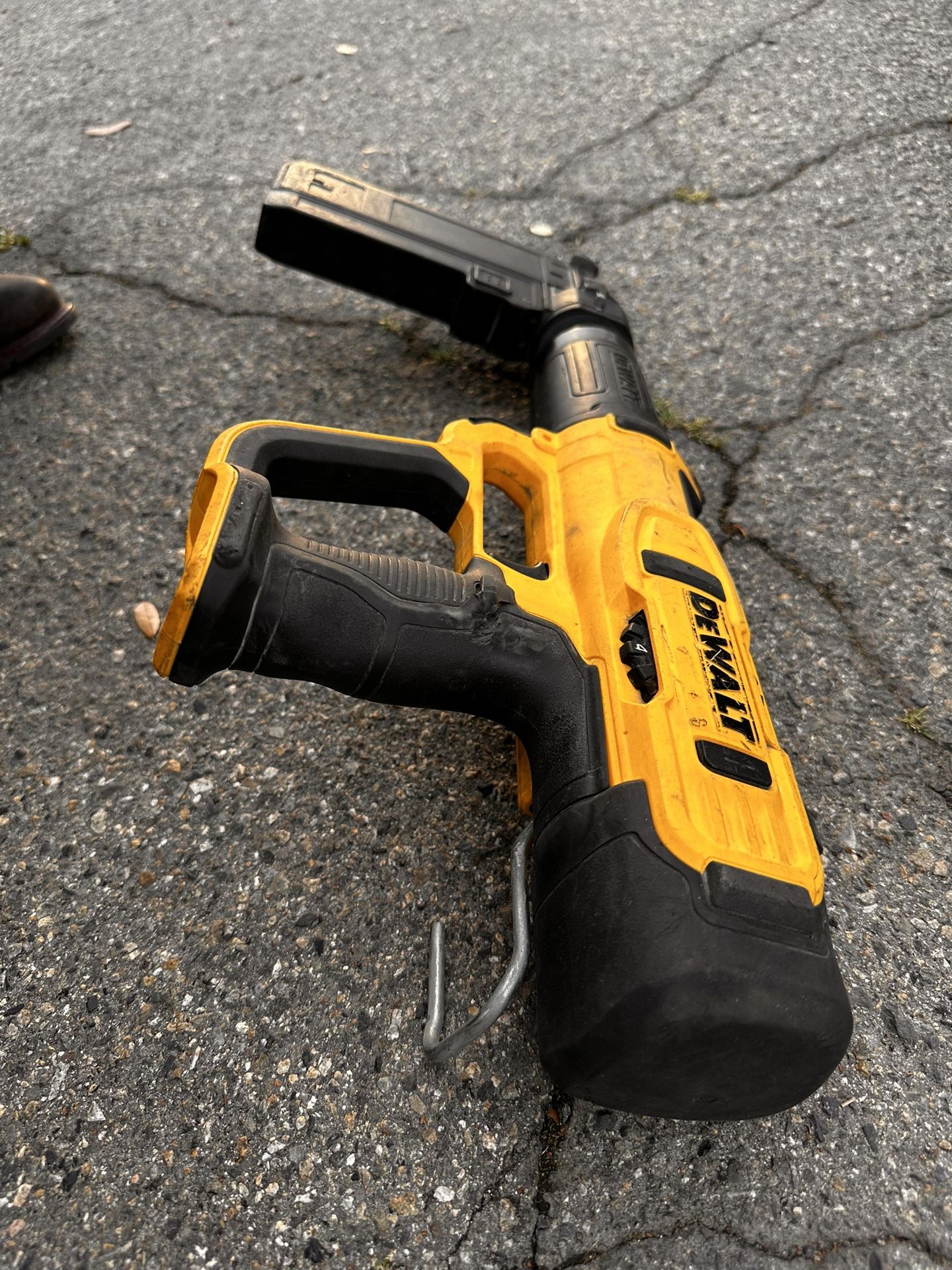 DeWalt Fully-Automatic Powder-Actuated Tool