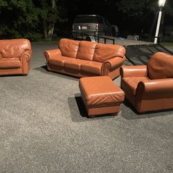 Chocolate Brown Living Room Couches In Great Shape
