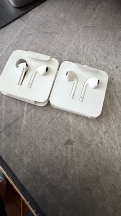 Apple EarPods with Lightning Connector