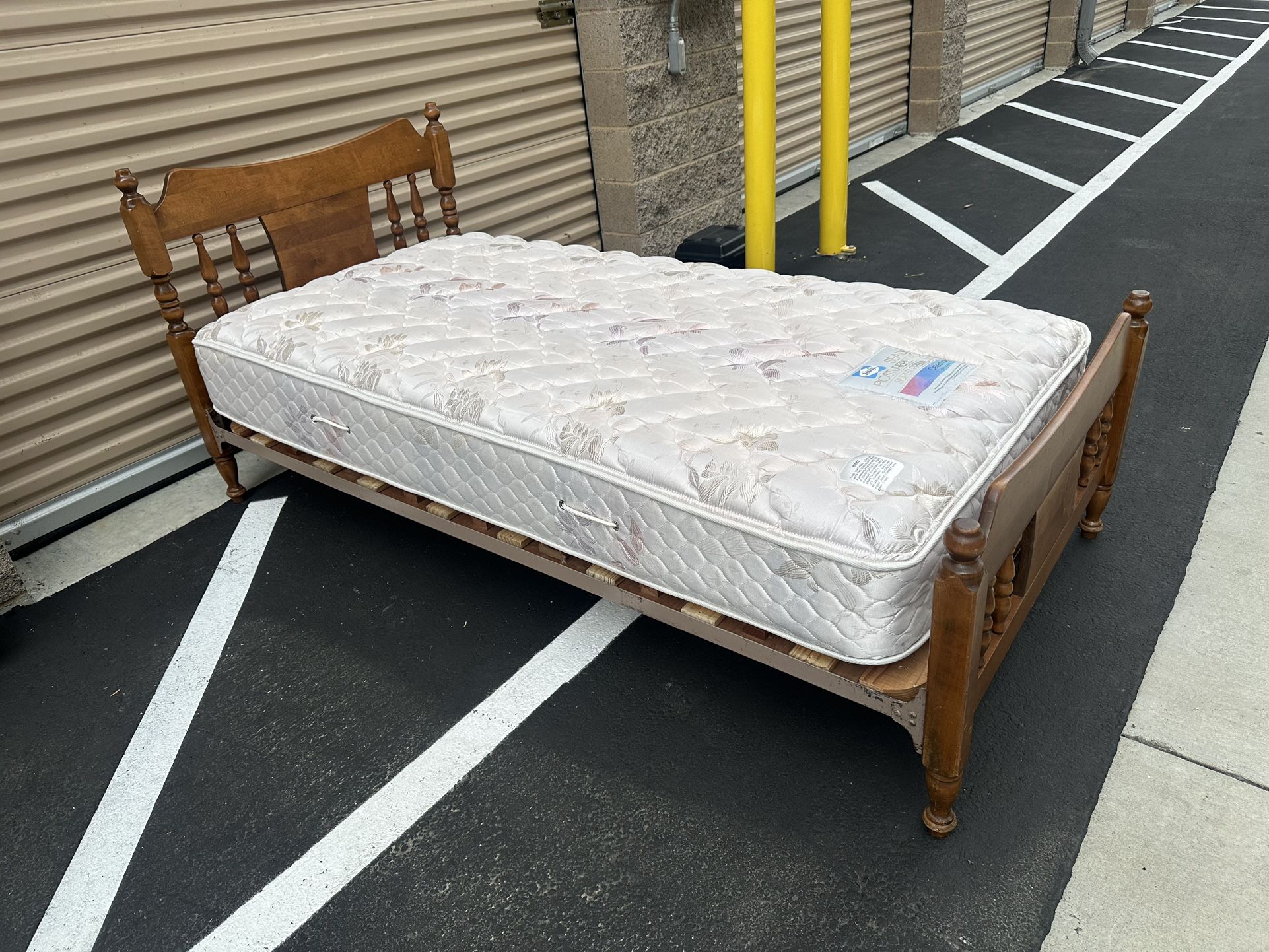 Twin Size Bed With Mattress/cama Tamano Individual Con Colchón