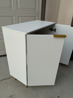 Cabinet / Sideboard (White)