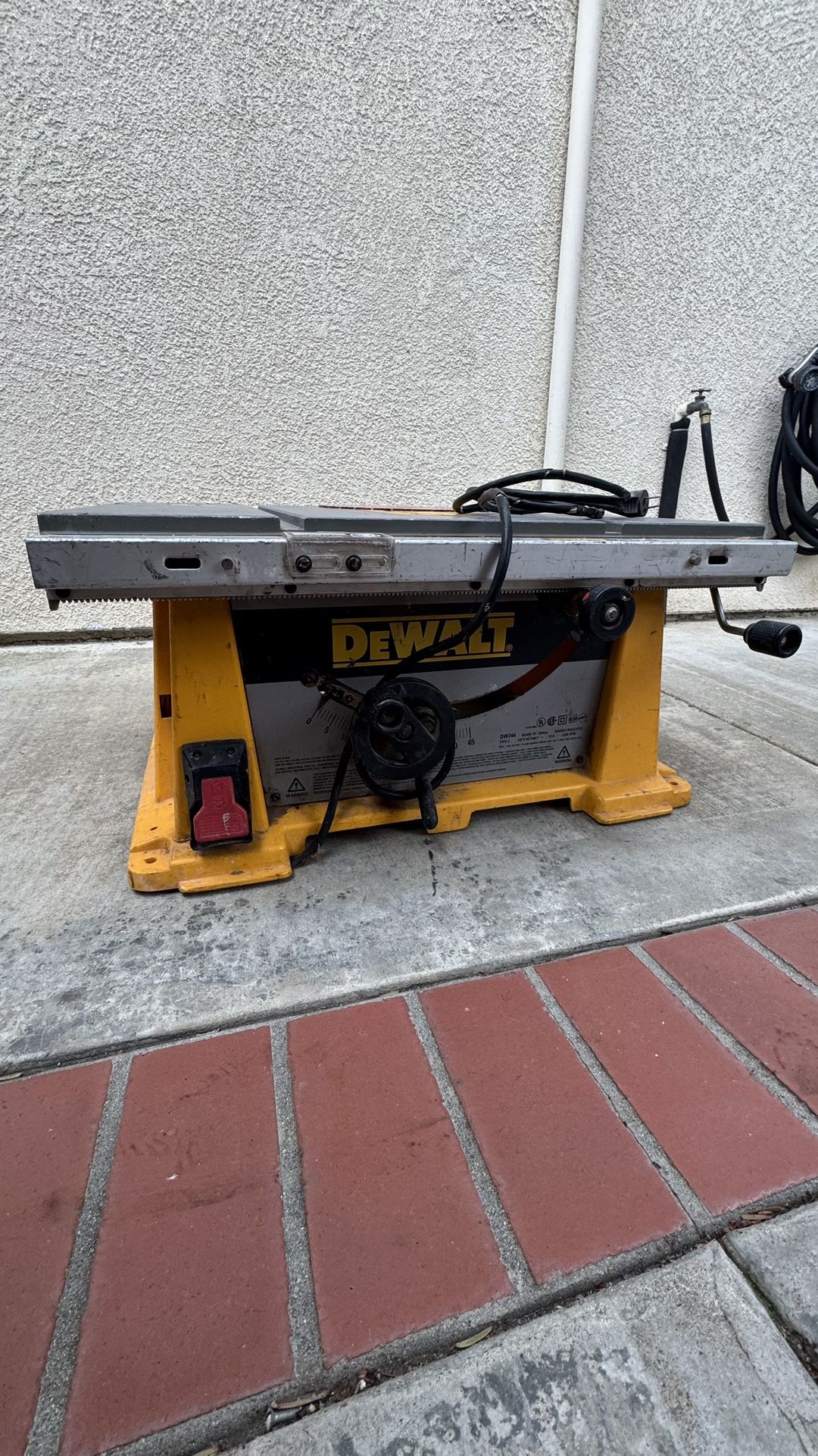 DEWALT TABLE SAW