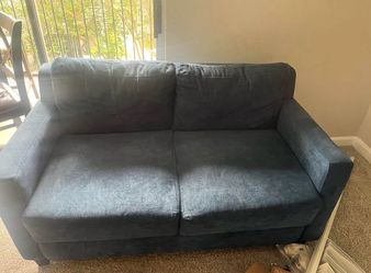 Blue couch Like new couch NO Holes or sunken in seats $50 PICK UP ONLY