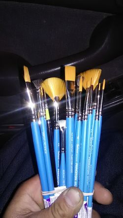 Mixed media level 2 painting brushes 16 ct.