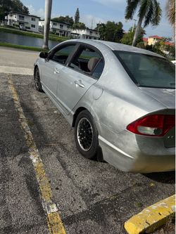2010 honda Civi 4 door clean tile excellent condition