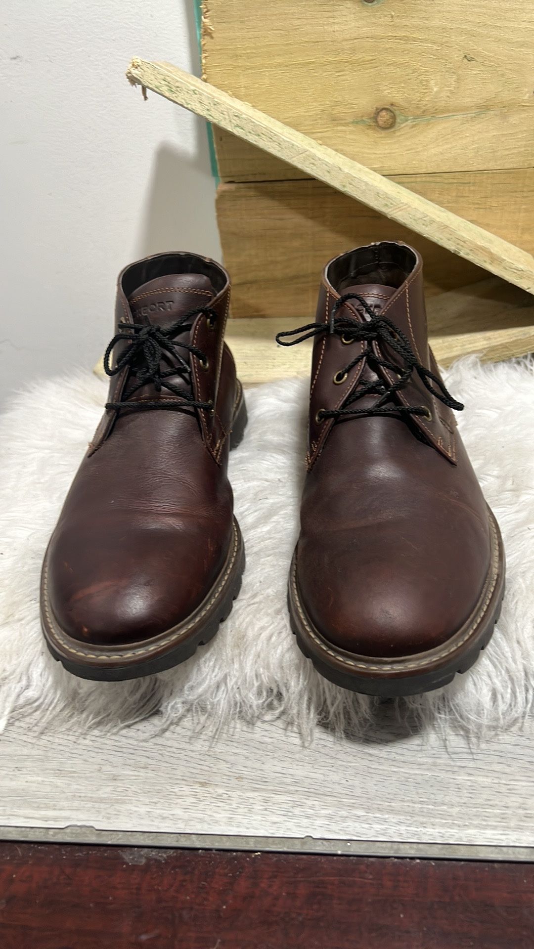Rockport Men's Sharp & Ready Chukka Boot Brown size 10 M