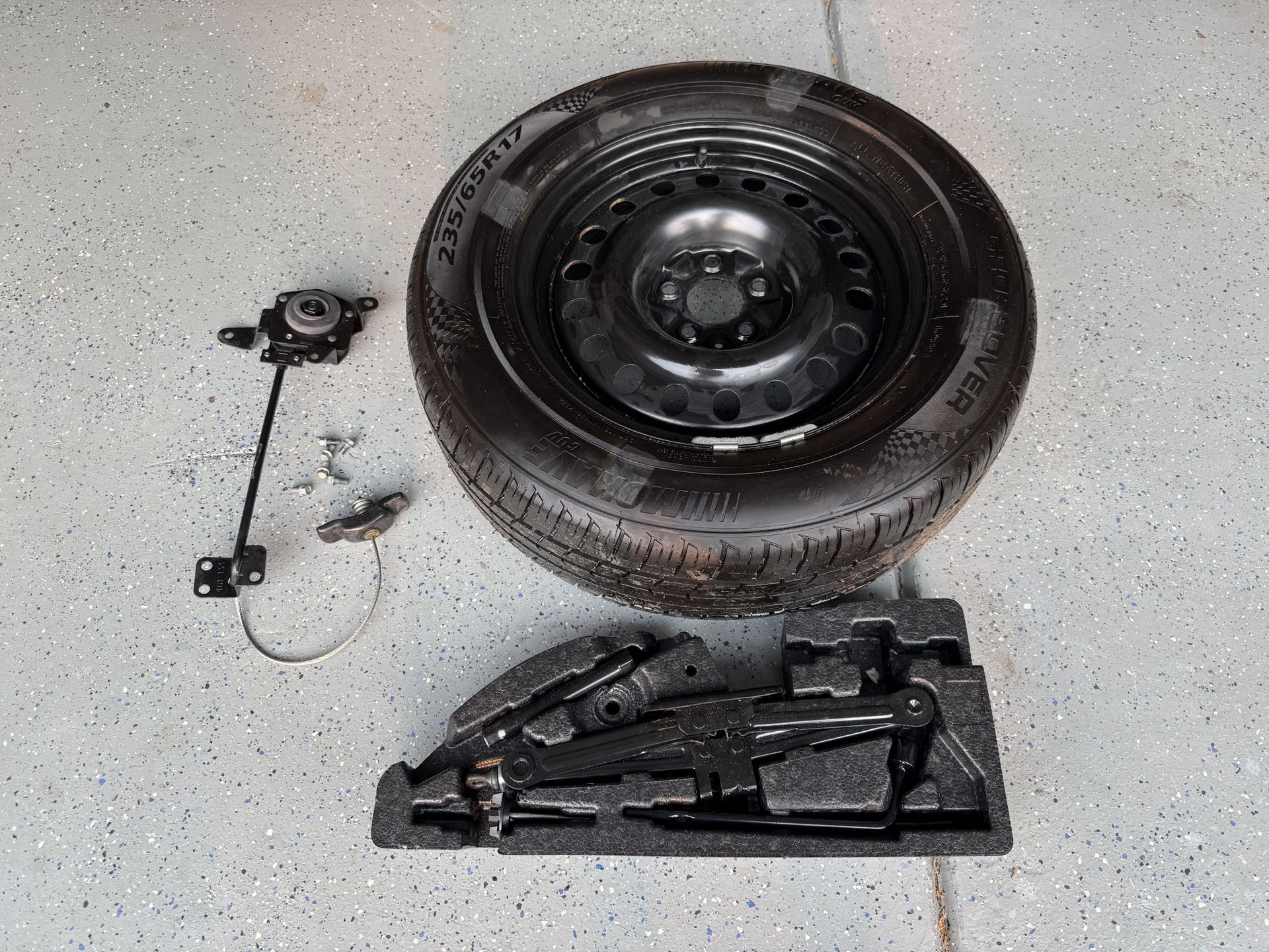 Hyundai Santa Fe KIA Sorento SPARE tire kit + carrier 62800-R5100