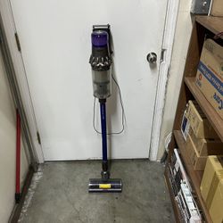 Dyson V11