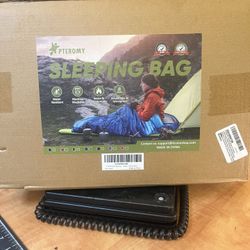 🌲 PTEROMY Sleeping Bag – Blue – Lightweight, Warm & Compact – NEW $15 Firm 🌲  Upgrade your outdoor adventures with this brand-new Pteromy sleeping b