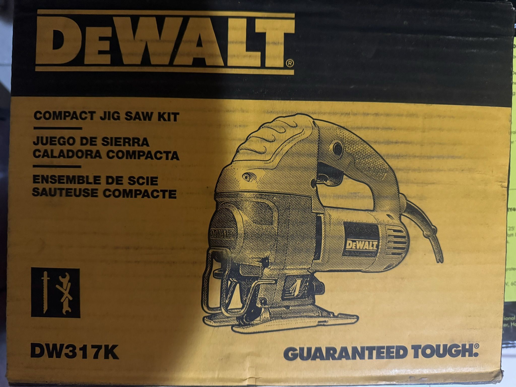 DWALT 5.5 Amp Corded Variable Speed Jig Saw Kit with Bag