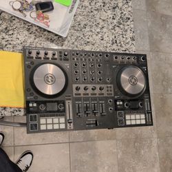 Traktor Kontrol S4 Mk3